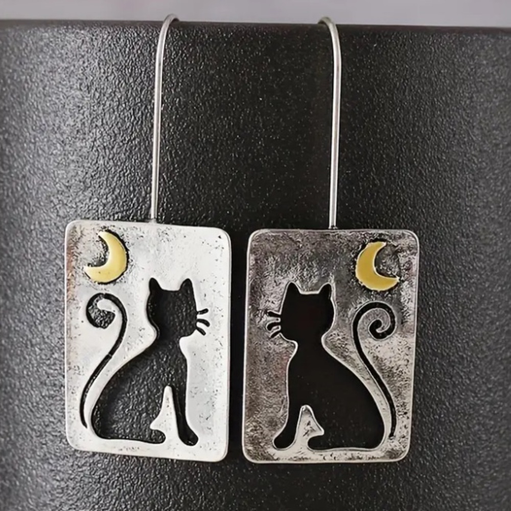 š“ Sitting Cat Cut Out Earrings - Picture 2 of 6